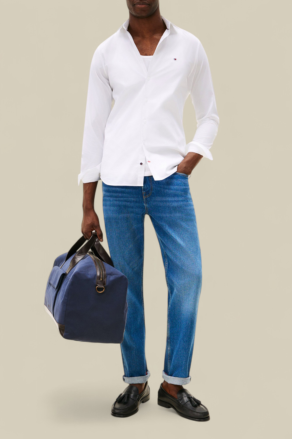 תמונת כל הלוק של חולצת כפתורים